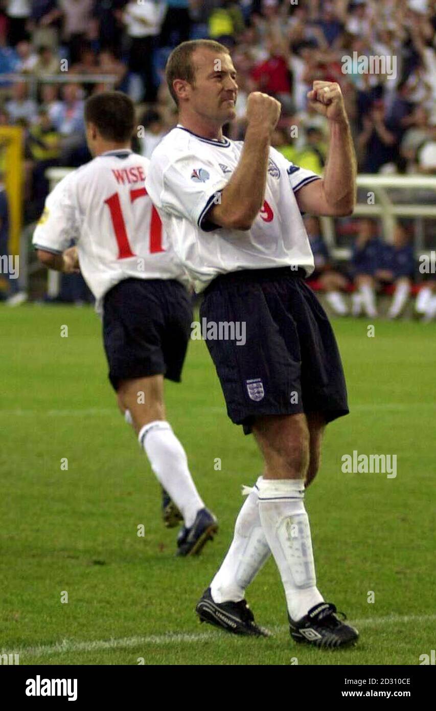 England captain alan shearer hi-res stock photography and images