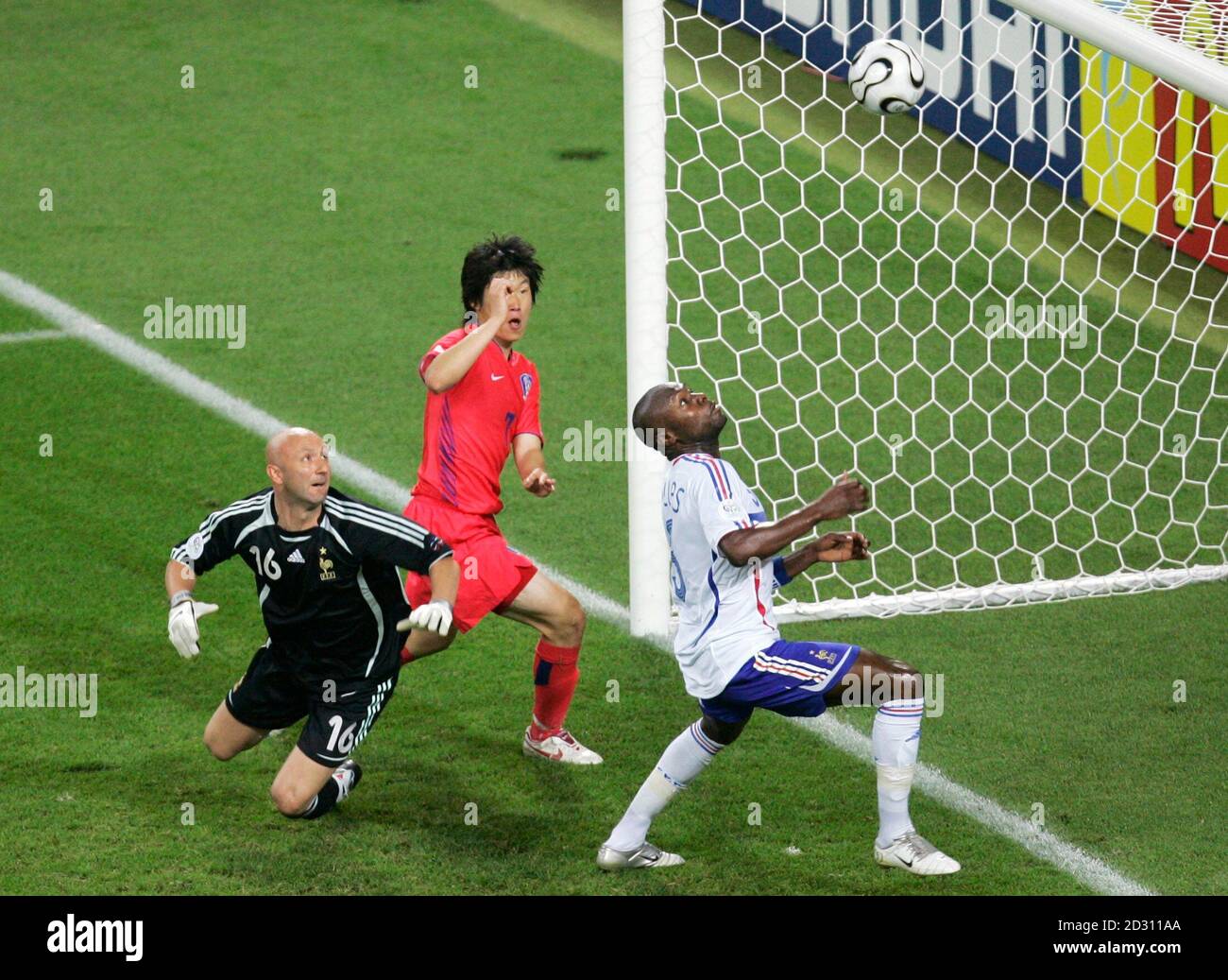 France S Fabien Barthez L And William Gallas R Watch A Shot From South Korea S Park Ji Sung Go Into The Net For A Goal During Their Group G World Cup 06 Soccer Match