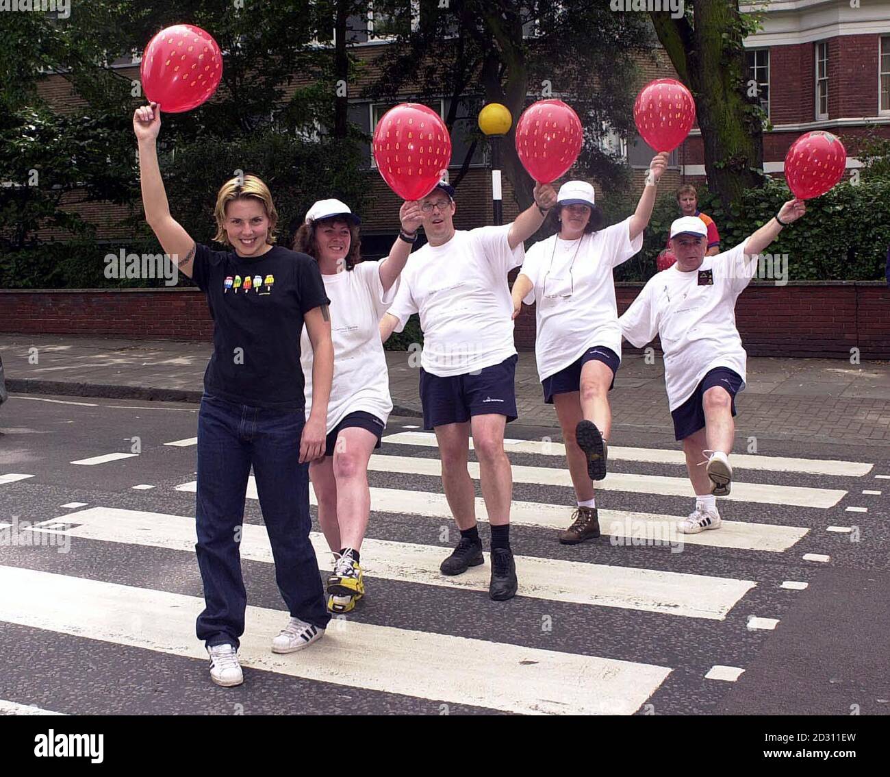 Spice Girl Mel C walk across the famous zebra crossing outside greets outside the famous Abbey Road Studios in London. with Lois Douglas, Ian Gibbons Julie Bond and Dave Williams .   * The group walked from Liverpool to the studio made famous by The Beatles to raise funds for the Linda McCartney Centre at Liverpool General Hospital. PA Photo: Andy Gatt Stock Photo