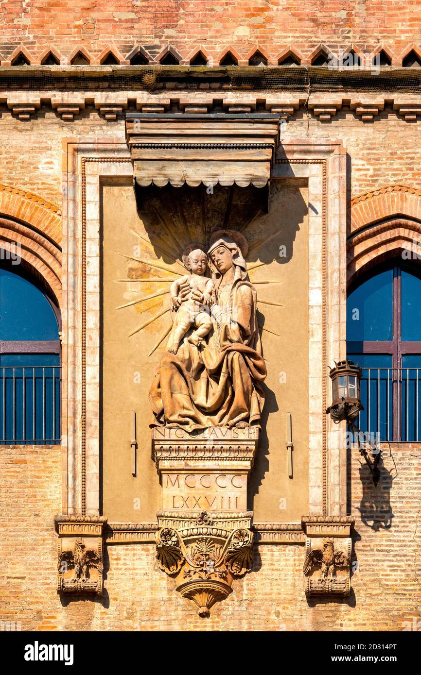 Madonna di Piazza by Niccolò dell’Arca on the exterior of Palazzo d’Accursio, Bologna, Italy Stock Photo