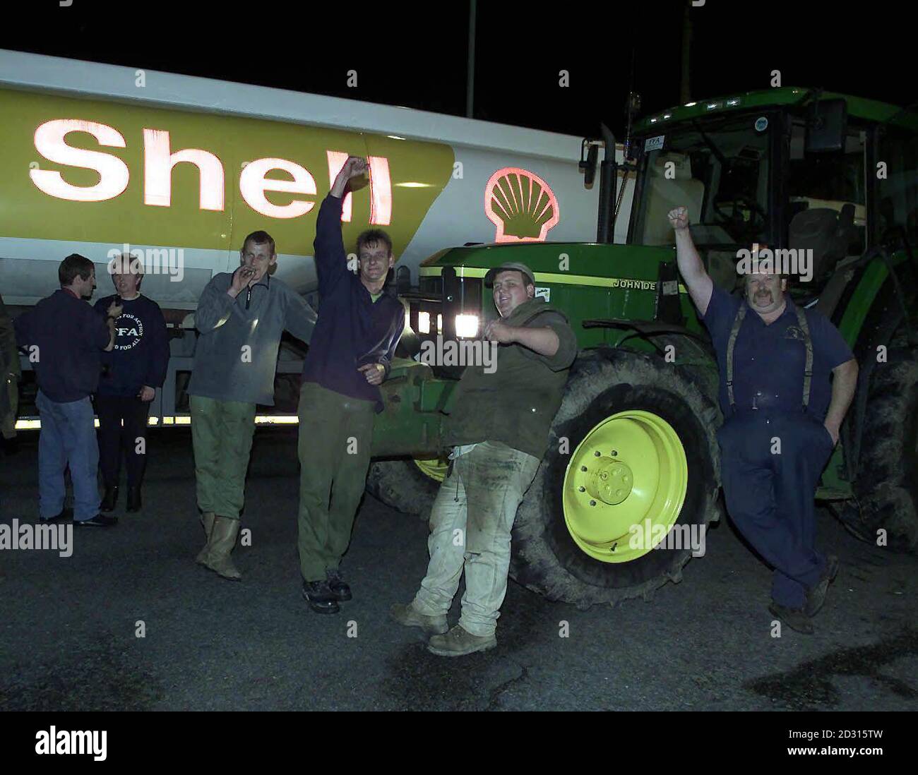 Welsh farmers form a blockade in protest at high fuel prices outside the Shell oil refinery at Stanlow, near Ellesmere Port, Mersyside in Cheshire. Stock Photo