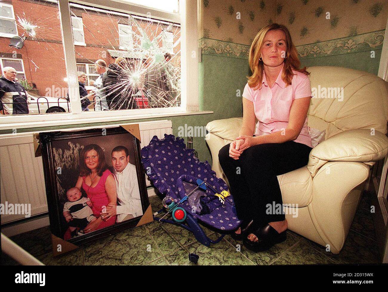 Fresh violence erupted as an attempt was made to try to end the loyalist paramilitary feud in Northern Ireland. Police and troops moved in after two houses and a bakery in Belfast were attacked. Nichola Dunwoody is pictured in her home in Hazelfield Street, off Shankill Road. Stock Photo
