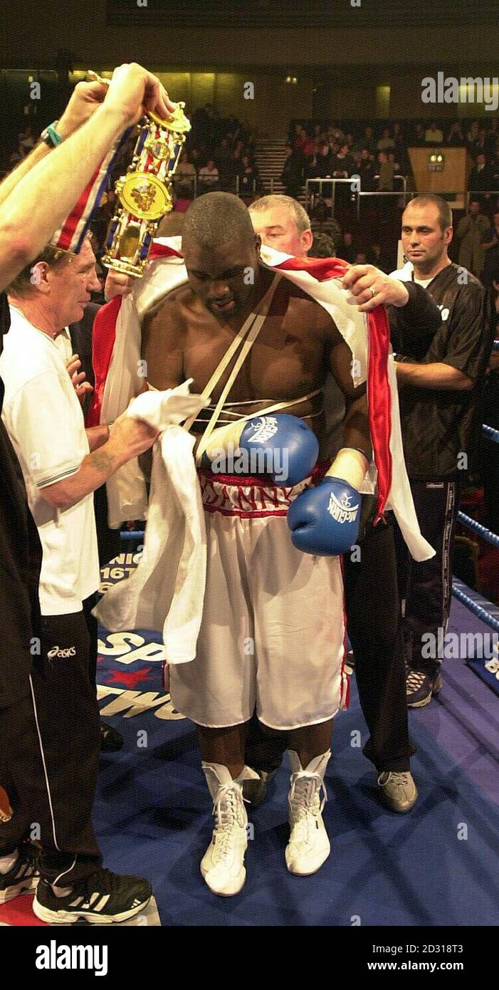 The British Heavyweight Championship belt is held over champion Danny Williams' head after he defeated Mark Potter. Despite dislocating his right shoulder, Williams was able to knock out opponent by just punching with his left at Wembley Conference Centre, Saturday October 21, 2000. PA photo: Michael Stephens Stock Photo