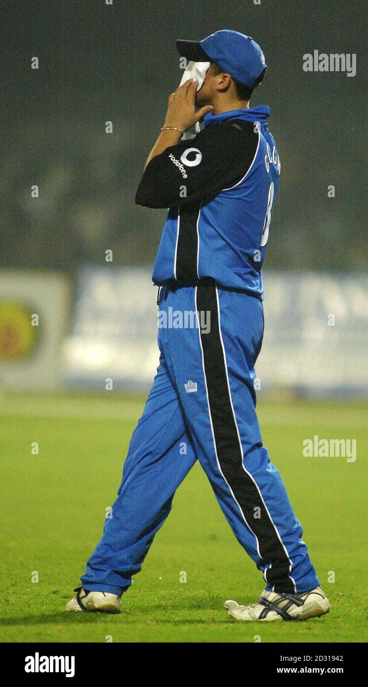 England's Darren Gough covers his face in despair as the team head towards defeat in the second One Day International against Pakistan at Gadaffi Stadium in Lahore, Pakistan. Stock Photo