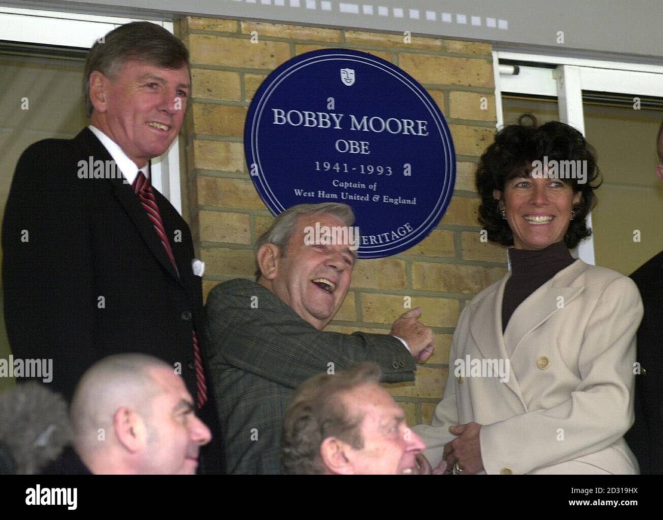 Bobby moore 1966 world cup hi-res stock photography and images - Alamy