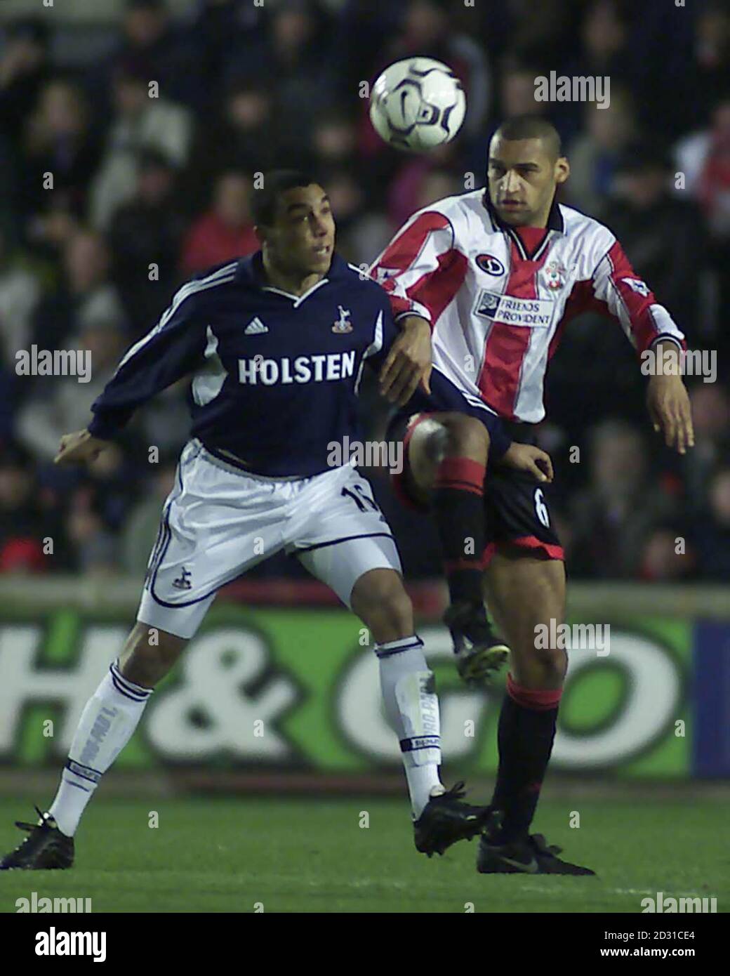 THIS PICTURE CAN ONLY BE USED WITHIN THE CONTEXT OF AN EDITORIAL FEATURE. NO WEBSITE/INTERNET USE UNLESS SITE IS REGISTERED WITH FOOTBALL ASSOCIATION PREMIER LEAGUE. Southampton's Dean Richards (right) and  Chris Armstrong of Tottenham Hotspur battle for the ball, during their FA Premiership football match at the Dell, in Southampton. Stock Photo