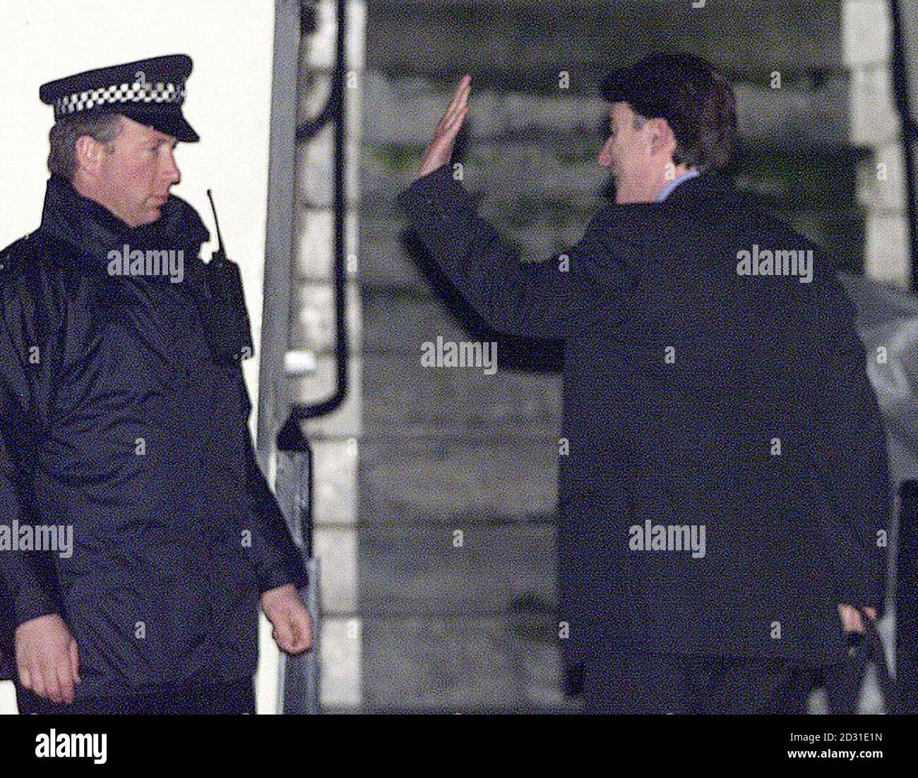 Former Northern Ireland Secretary Peter Mandelson arrives at his London home. Mr Mandelson resigned from the cabinet on Wednesday 24/01/01, following a row about a passport application from a wealthy Indian businessman. Stock Photo