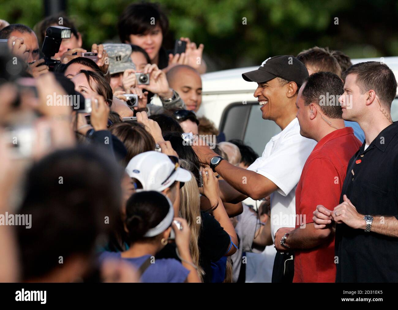 US President-elect Barack Obama greets the crowd after working out at the Semper Fit gym on Marine Corps Base Hawaii in Kailua, Hawaii on December 31, 2008. REUTERS/Hugh Gentry (UNITED STATES) Stock Photo