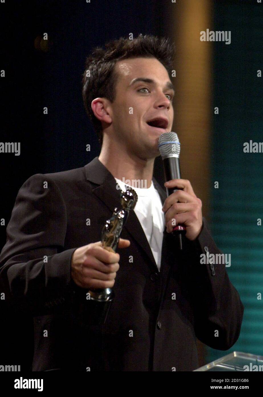 Robbie Williams speaks to the crowd after Best British Single for Rock DJ during The Brit Awards 2001, at Earls Court in London. Stock Photo