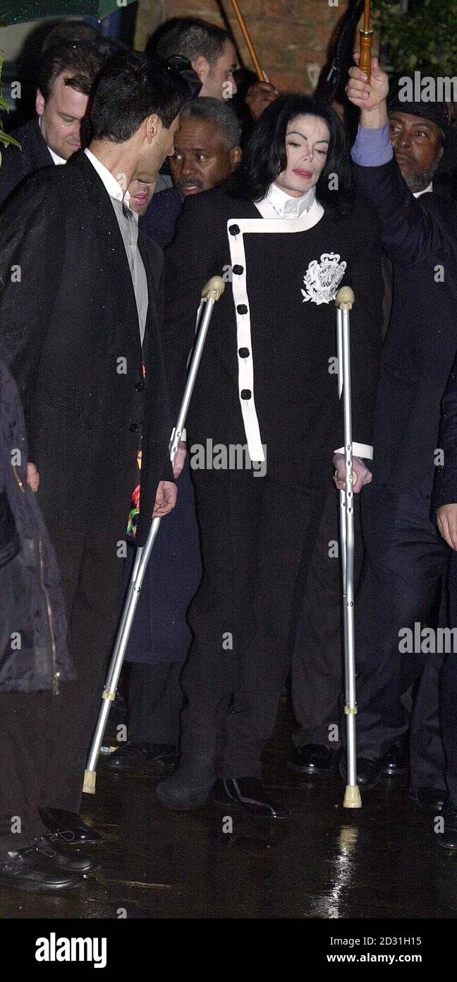 F L Full Length Crutches Celebrity Music Leg Injury Michael Jackson Hi 