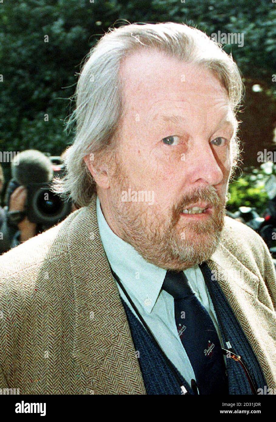 Comic Willie Rushton, arriving for the memorial service of comic genius ...