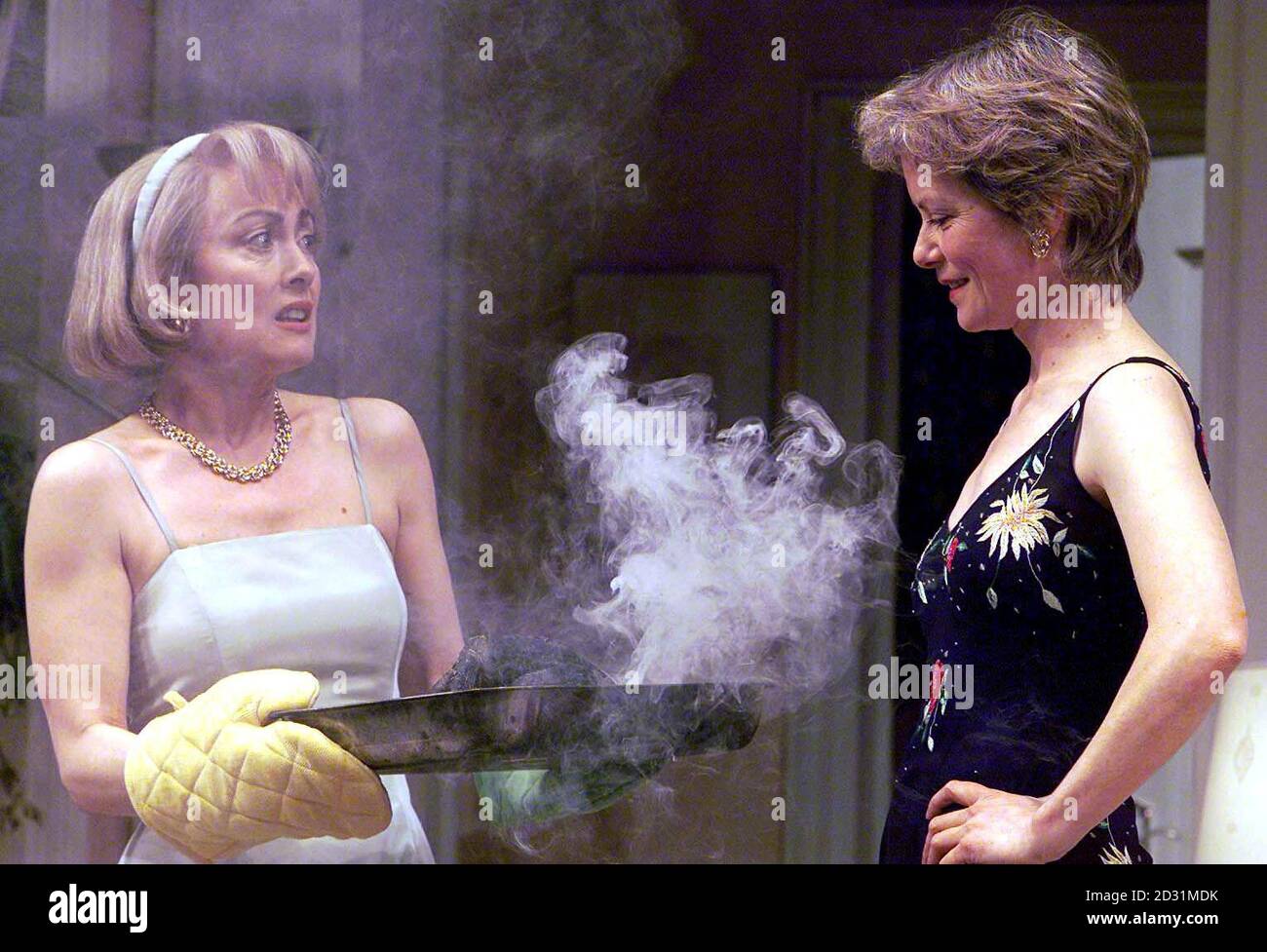 A preview at the Apollo theatre in Shaftesbury Avenue, London, of 'The Female Odd Couple', with actresses Paula Wilcox (left) as Florence, and Jenny Seagrove as Olive. The play is based on the film 'The Odd Couple', with Walter Matthau and Jack Lemmon.  * ...which in turn was based on the original stage play by Neil Simon. Stock Photo