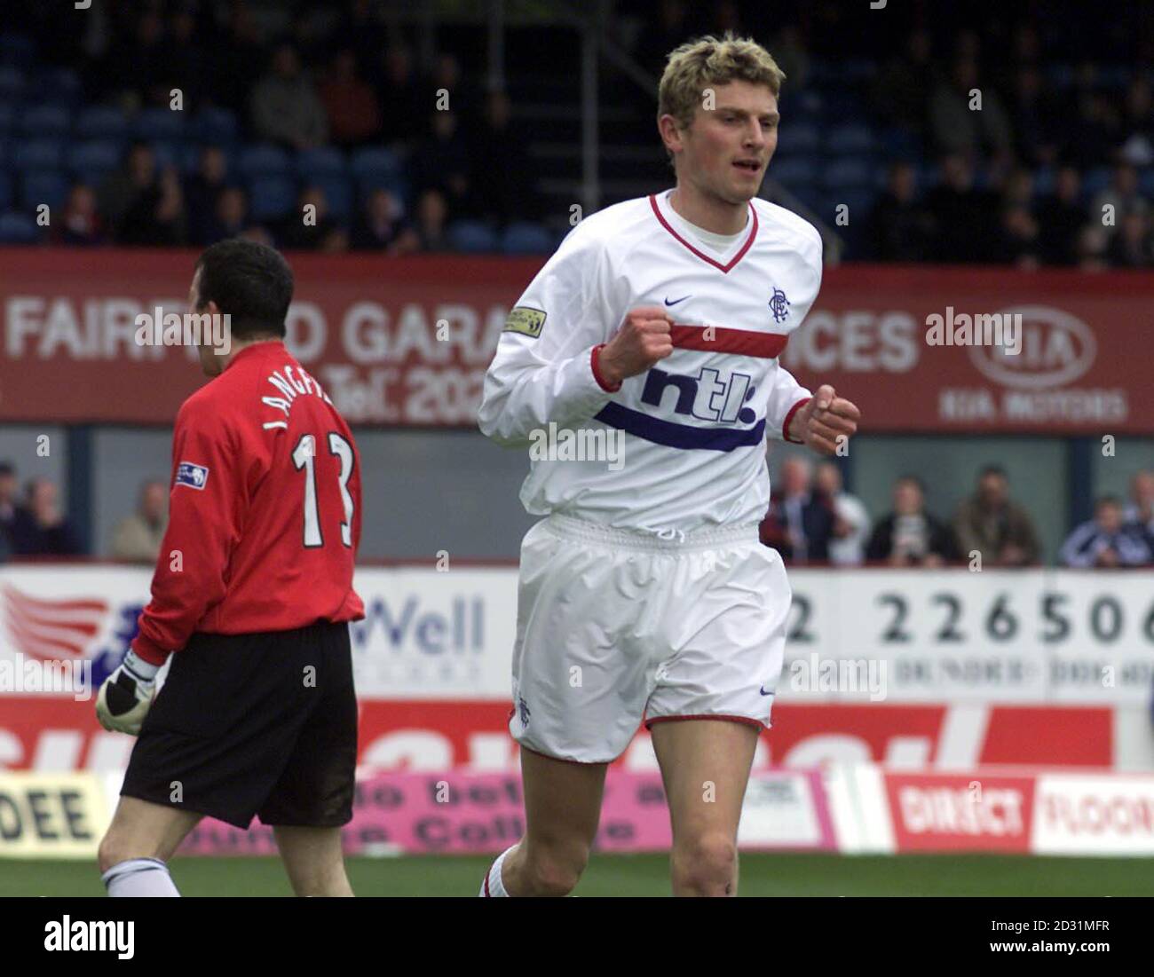 Rangers' Tore Andre Flo celebrates scoring against Dundee during the FA Carling Premiership game at Dens Park, Dundee. Stock Photo