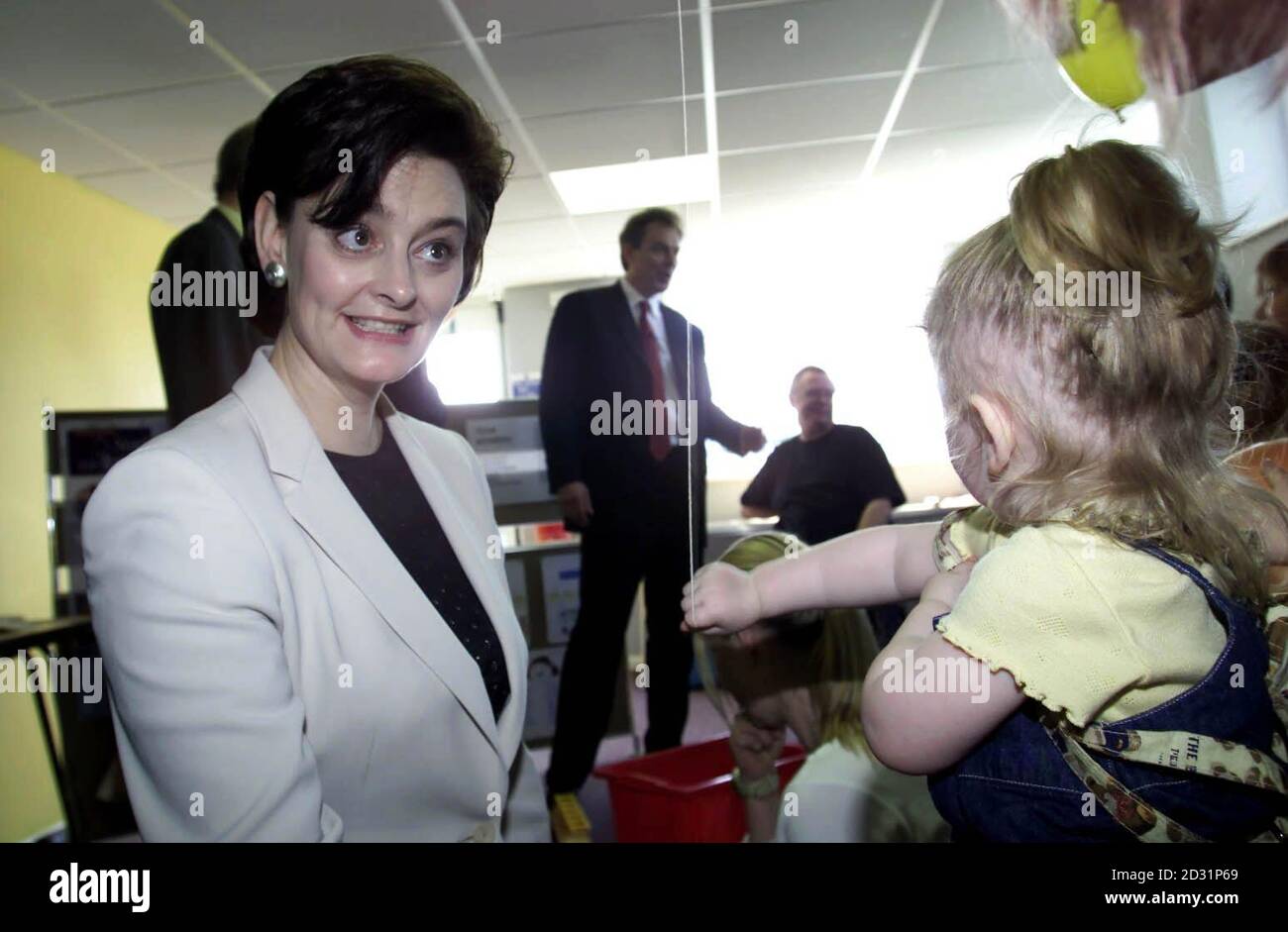 Prime Minister Tony Blair's wife Cherie Blair get acquainted with Darcie Lee-Doolan  aged 2 during a visit, to the Chatham community project in Kent - the  Endeavour Foyer Stock Photo - Alamy