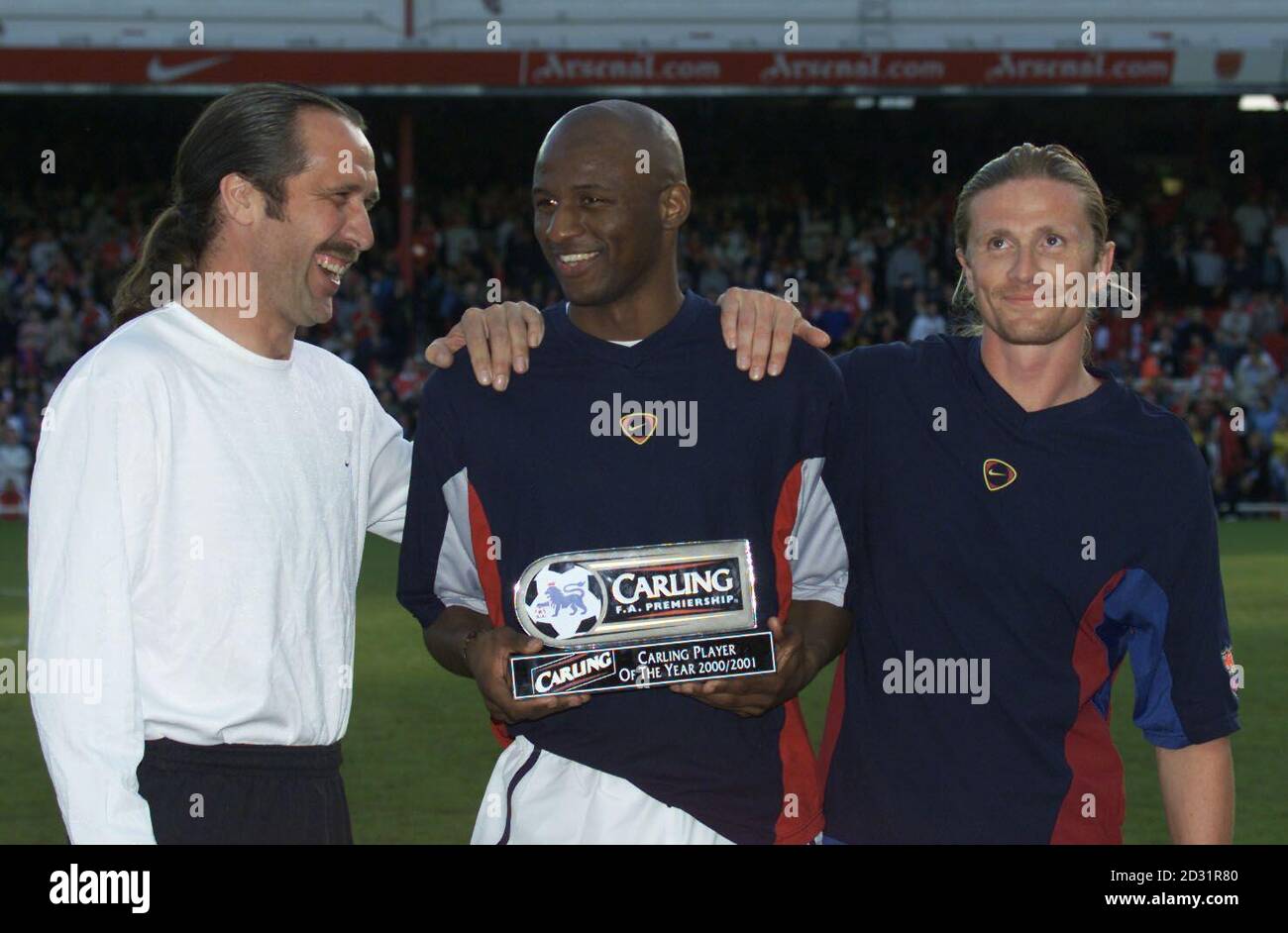 THIS PICTURE CAN ONLY BE USED WITHIN THE CONTEXT OF AN EDITORIAL FEATURE. NO WEBSITE/INTERNET USE UNLESS SITE IS REGISTERED WITH FOOTBALL ASSOCIATION PREMIER LEAGUE. Long serving Arsenal goalkeeper David Seaman (left) poses with Patrick Vieira and Emanuel Petit with Vieira's award for player of the season, before kick off of Seaman's Testimonial game at Highbury, London when Arsenal took on Spanish team Barcelona. Stock Photo