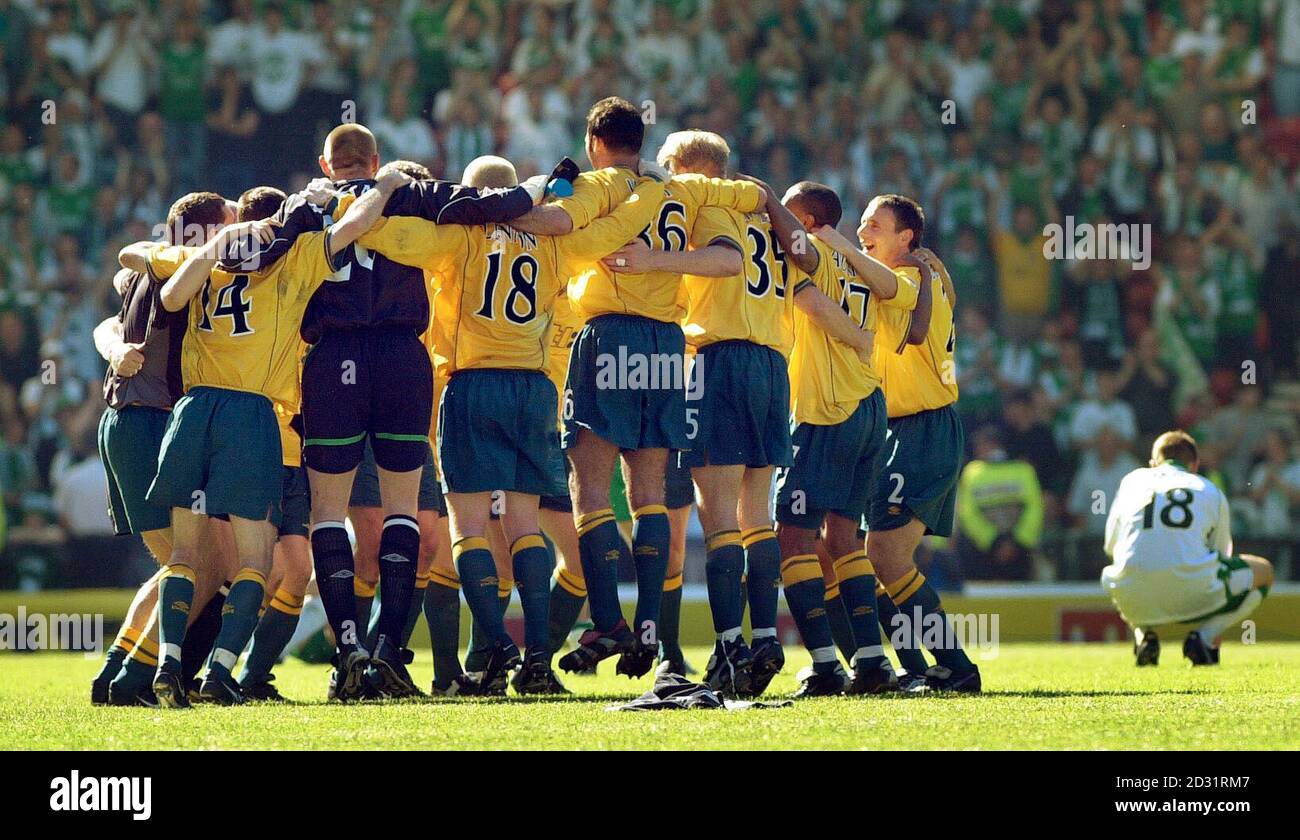 Celtic celebrate winning the treble after winning the Tennents Scottish