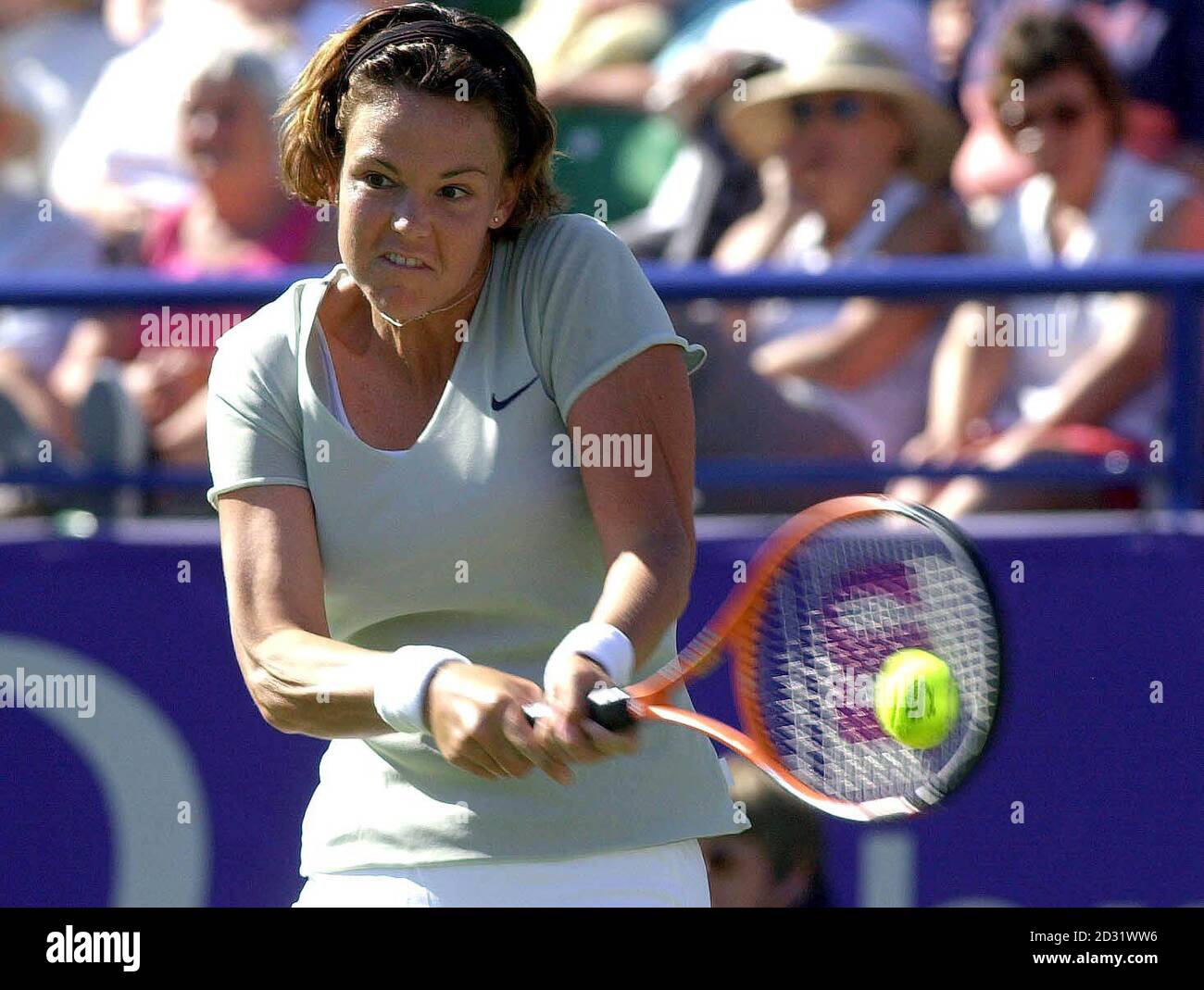 USA's Lindsay Davenport on her way to beating France's Ann Gaelle Sidot during the Britannic Asset Management International Championships at Eastbourne. Stock Photo