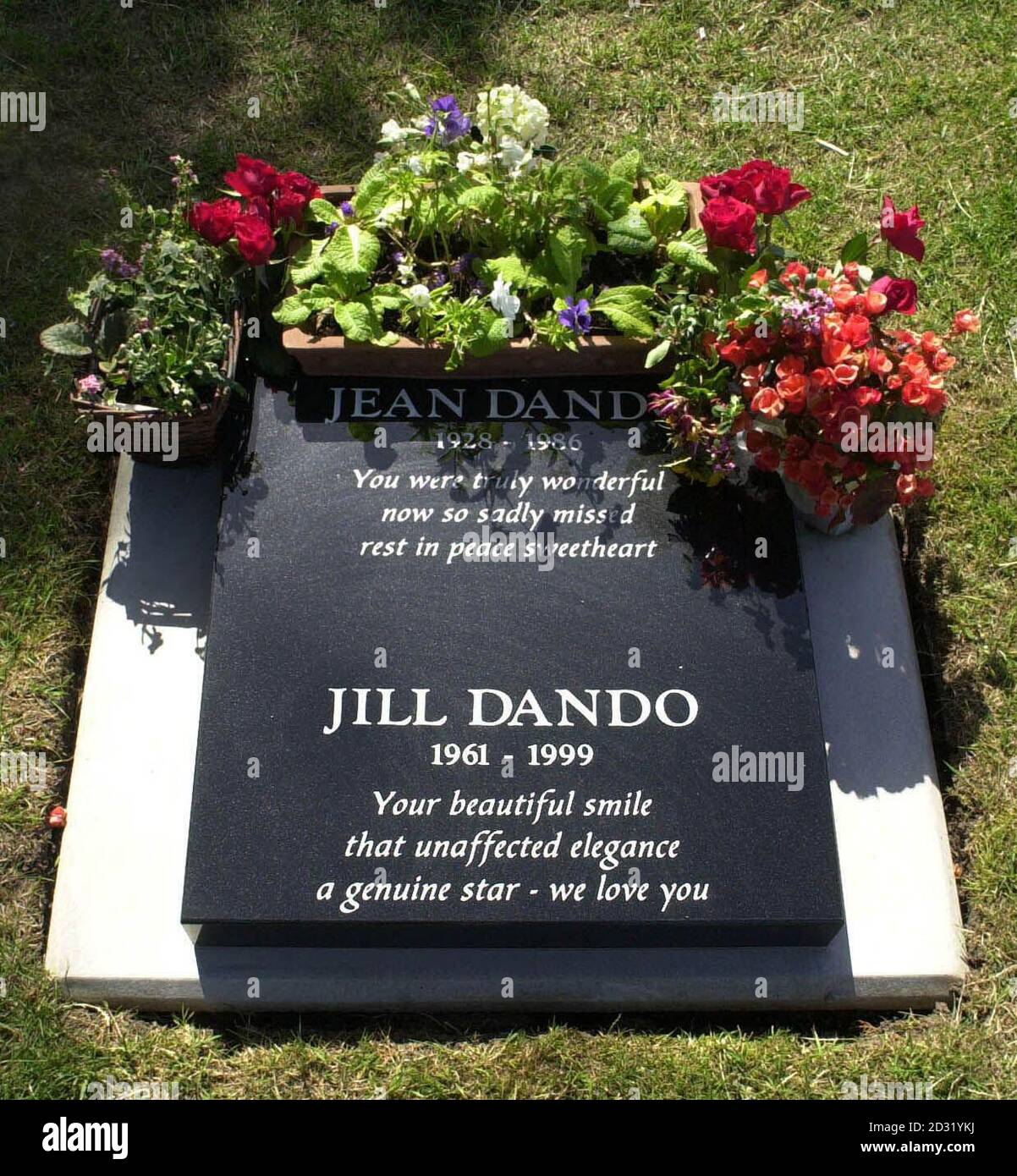 The grave of Jill Dando, in Ebdon Road Crematorium and Cemetery at Worle, Weston-Super-Mare. An Old Bailey jury found Barry George, 41, unemployed from south west London, guilty of murdering Miss Dando on April 26 1999. *The TV presenter was shot through the head in the doorway of her home in Gowan Avenue, Fulham. PA photo: Barry Batchelor. Stock Photo