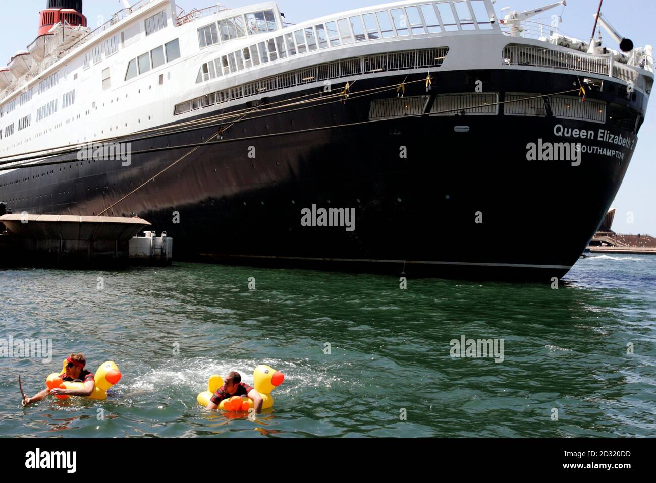 Two Unidentified Men Masquerading As Pirates Paddle Inflatable Rubber Ducks To The Ocean Liner Queen Elizabeth 2 During A Stunt For A Men S Magazine At Circular Quay In Sydney February 22 2007