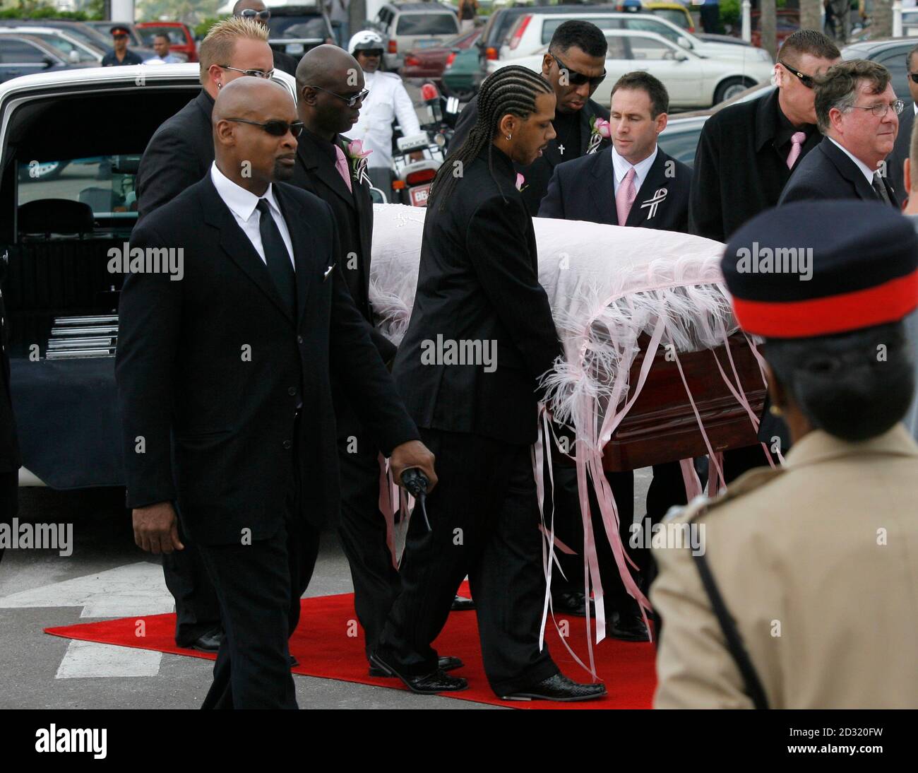 The casket carrying the body of Anna Nicole Smith is carried to Mount ...