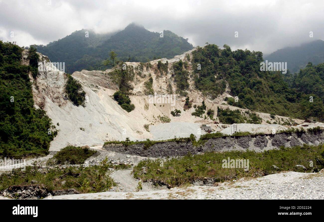 An mountain destroyed by dolomite mining is seen near the industrial town  of Gomtu May 30, 2007. Picture taken May 30, 2007. REUTERS/Rupak De  Chowdhuri (BHUTAN Stock Photo - Alamy