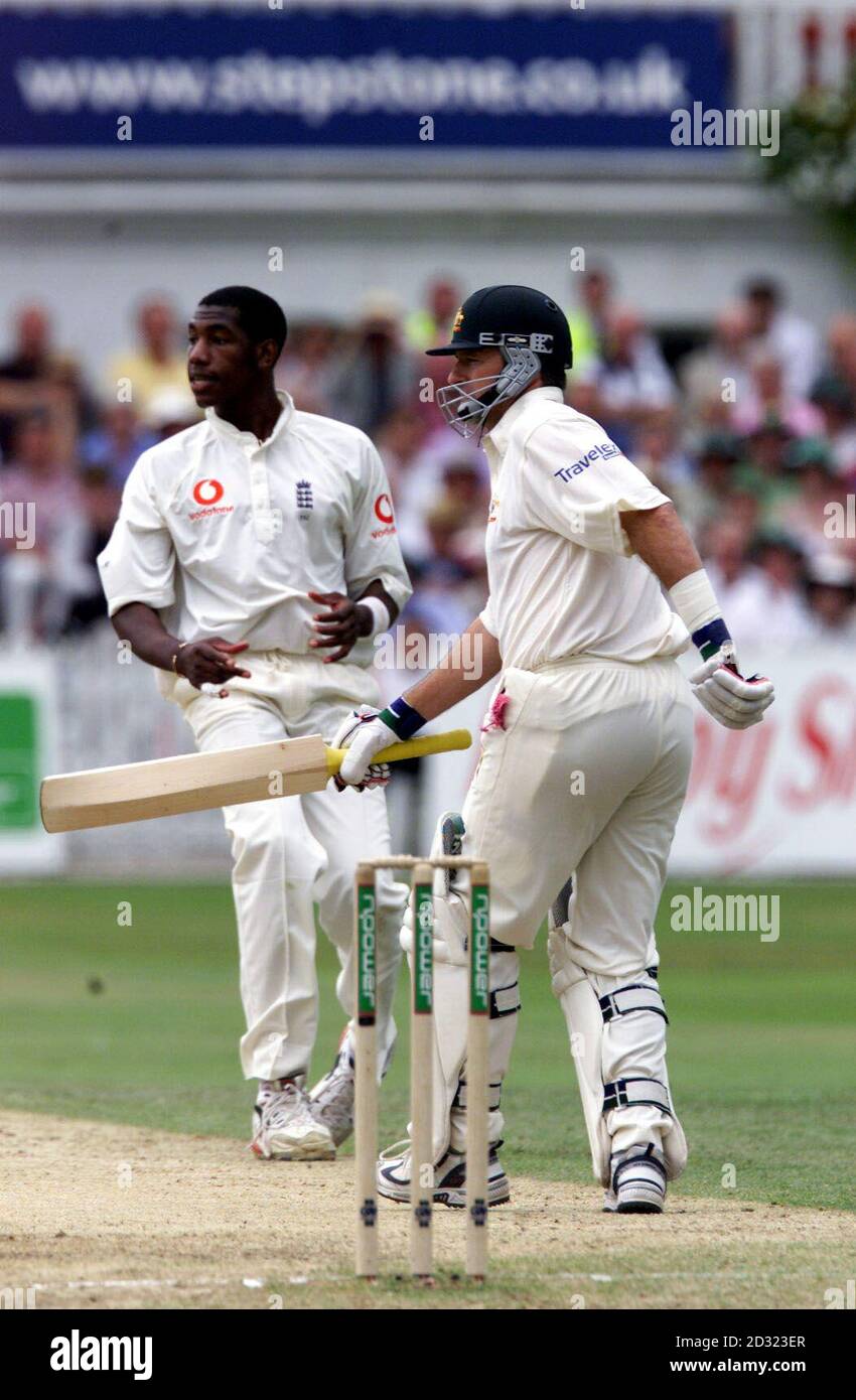 Australia's captain Steve Waugh hobbles with injury after playing his first and only ball during the third day of the third Test match at Trent Bridge, Nottingham. Stock Photo