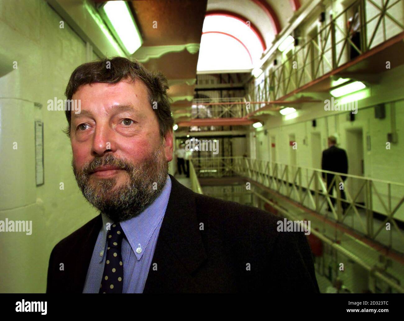 Home Secretary David Blunkett on D Wing at HMP Leeds, Wednesday August 8 2001, on his 2nd visit to a prison since taking up the post. Mr Blunkett was announcing a pilot of a new computer-based education project to help prisoners to prepare for work on release.  Stock Photo