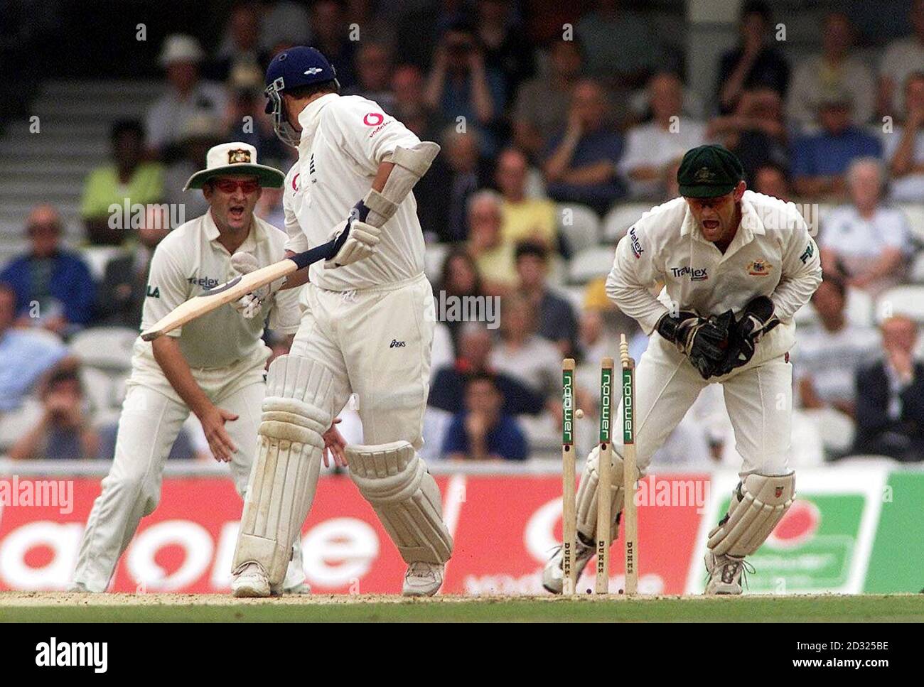 Adam gilchrist cricket hi-res stock photography and images - Alamy