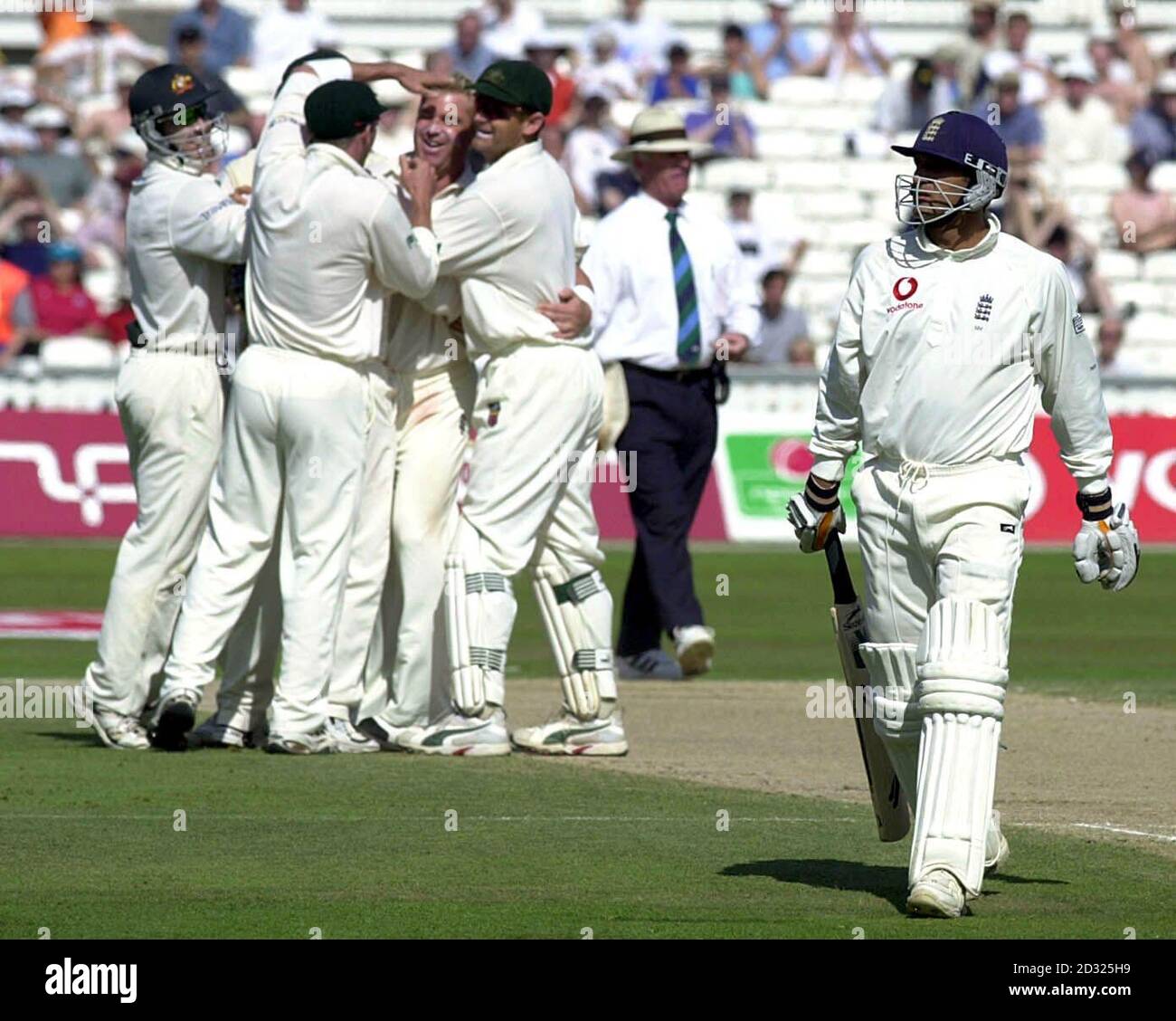 Cricket celebrating mark butcher hi-res stock photography and images ...