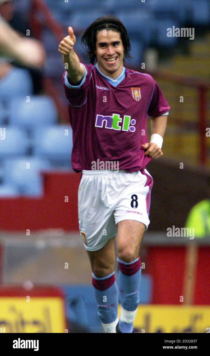 Fulham's Louis Boa Morte enthusiastically celebrates his side's third goal  during the FA Cup Replay match between West Ham United and Fulham, at Upton  Park, London Stock Photo - Alamy