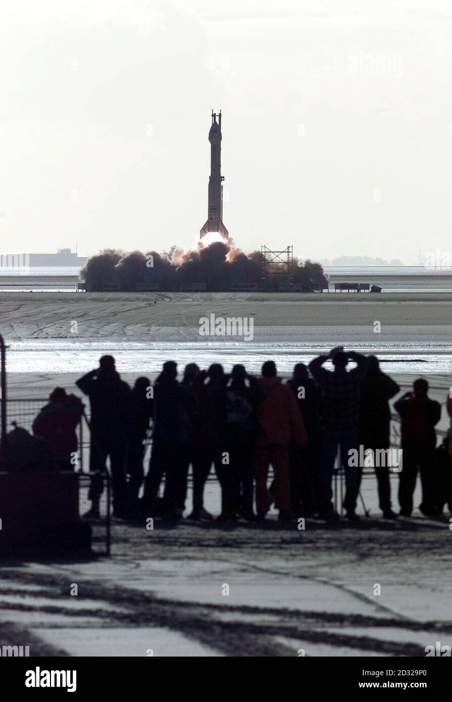 Frame 1 lift off hi-res stock photography and images - Alamy