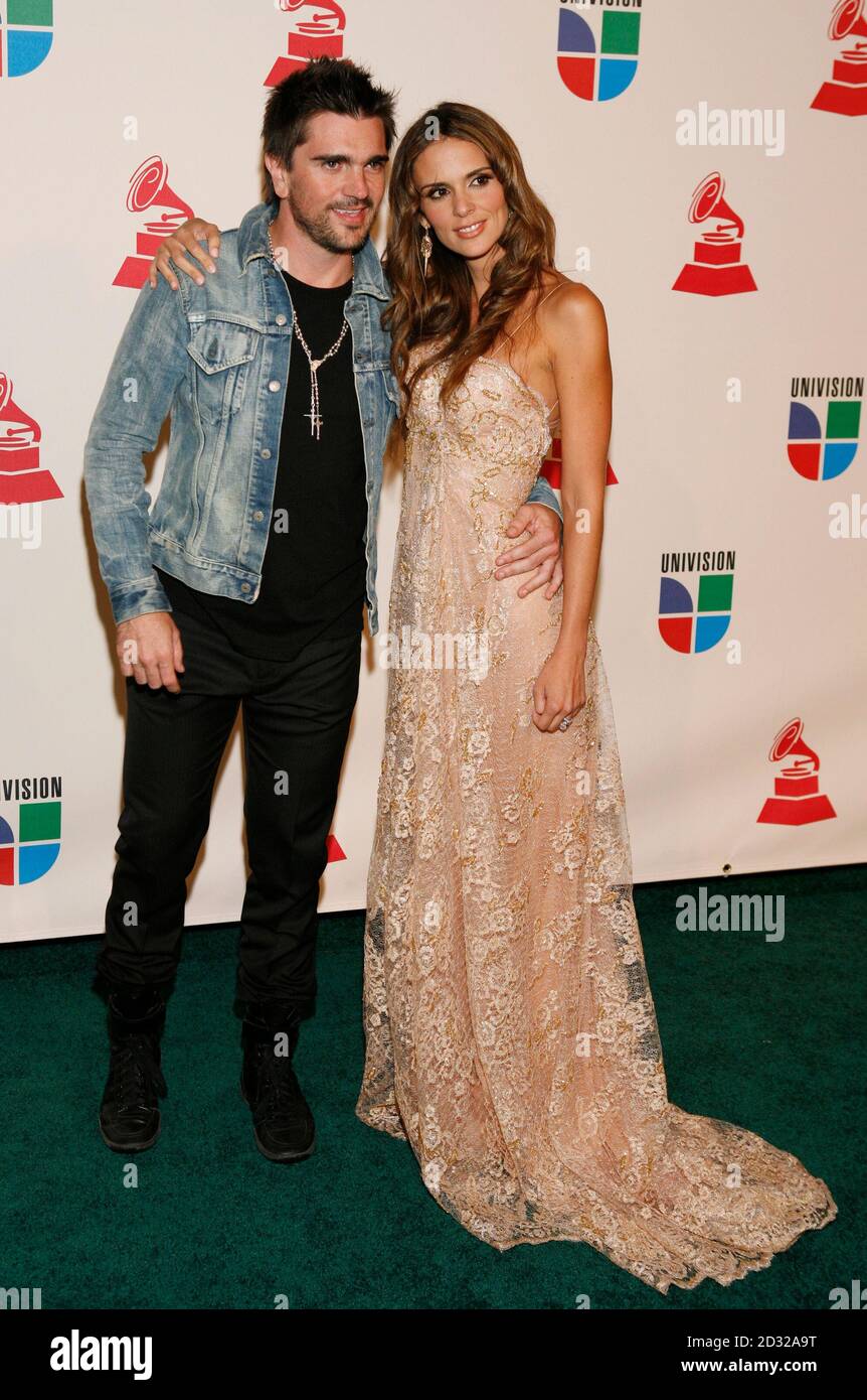Juanes and wife karen martinez hires stock photography and images Alamy