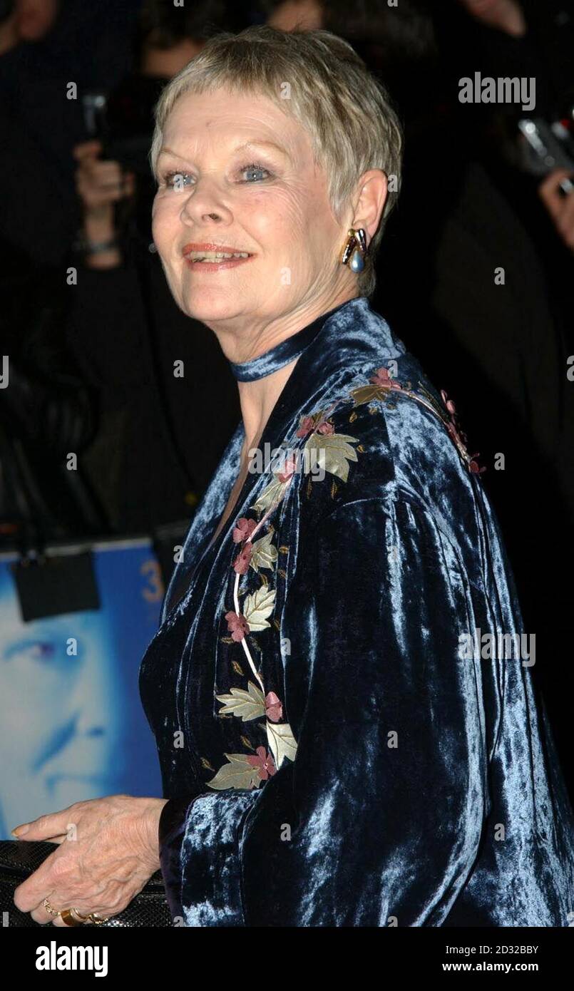 Dame Judi Dench arrives at the Curzon Mayfair in central London, for the premiere of 'Iris'. The film follows the story of Booker Prize-winning novelist and philosopher Iris Murdoch who died in 1999, played by Kate Winslet and Judi Dench.  iris irisgal Stock Photo
