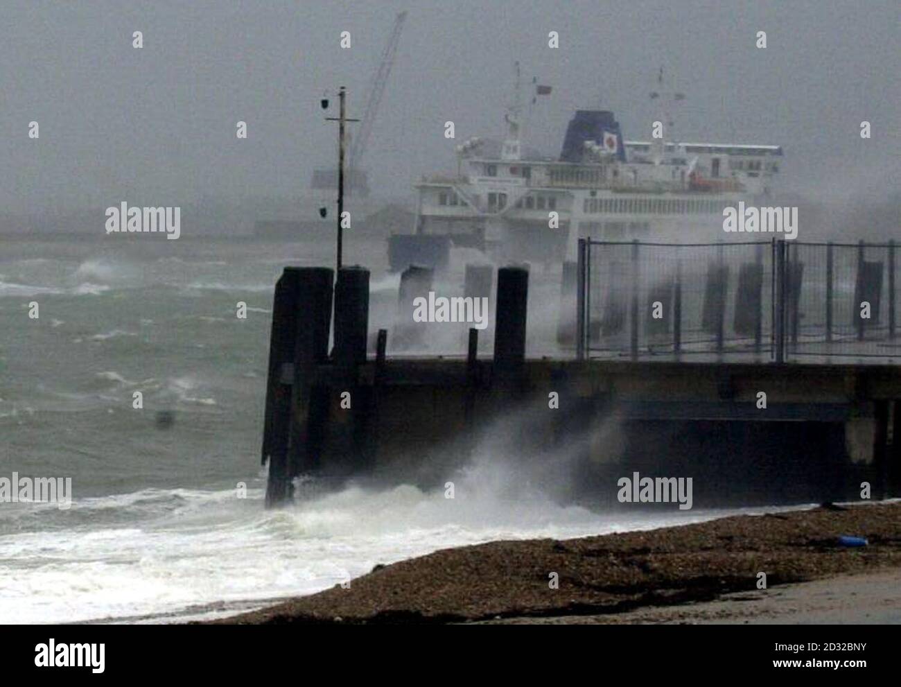 Waves lash the sea-front at Southsea, Portsmouth. Fierce winds lashed the west and south coasts today as gales and rain roared in. Weathermen reported gusts up to 50mph and warned it would get windier before the storms blew themselves out. Stock Photo