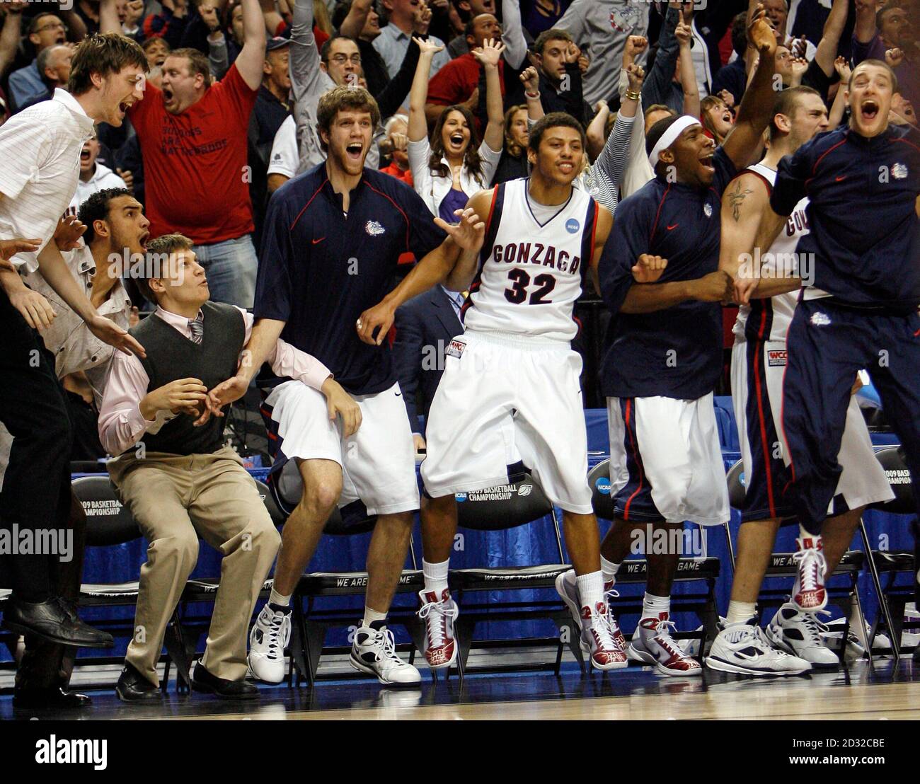 Gonzaga basketball fans hires stock photography and images Alamy