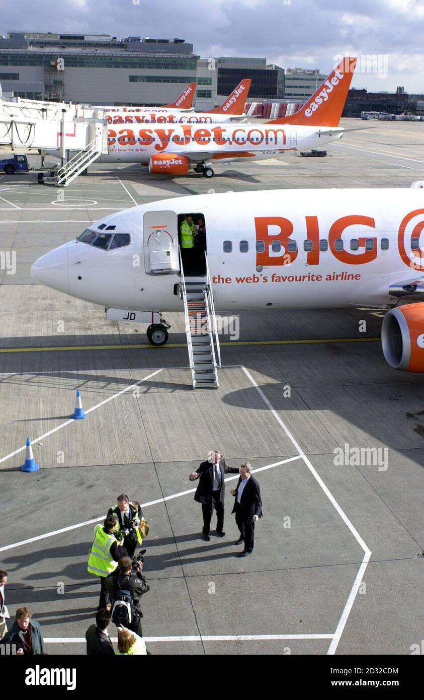 Chief Executive of low cost airline easyJet, Ray Webster (bottom right), joins Gatwick Managing Director, Roger Cato (bottom centre), at Gatwick Airport, south London to launch the fifth of easyJet's new routes from Gatwick.   *EasyJet now operates a total of eight routes out of Gatwick with flights to and from Zurich being the latest addition. Stock Photo