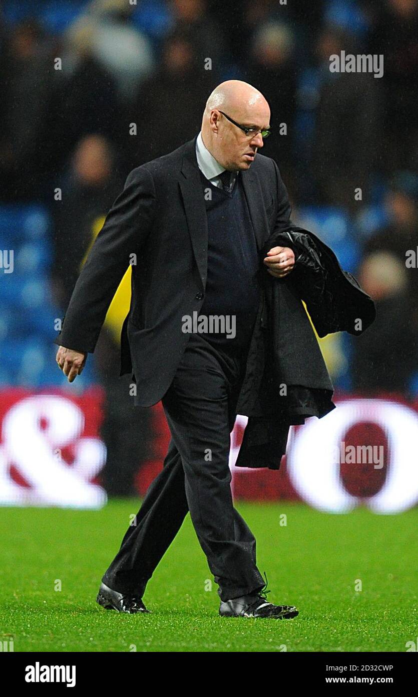 Reading manager Brian McDermott trudges off the field dejected after the final whistle Stock Photo