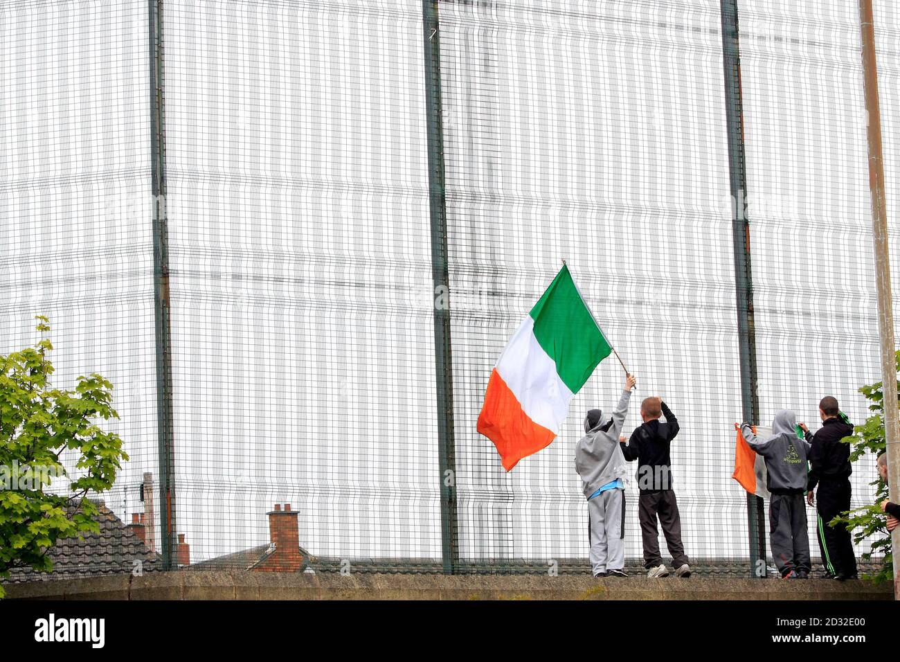 Nationalist youths taunt Loyalists on the opposite side of the peace line as an Orange Parade passed from the Loyalist Shankill Road area of West Belfast through the Nationalist Springfield Road in Belfast June 27, 2009. REUTERS/Cathal McNaughton (NORTHERN IRELAND CONFLICT POLITICS IMAGES OF THE DAY) Stock Photo