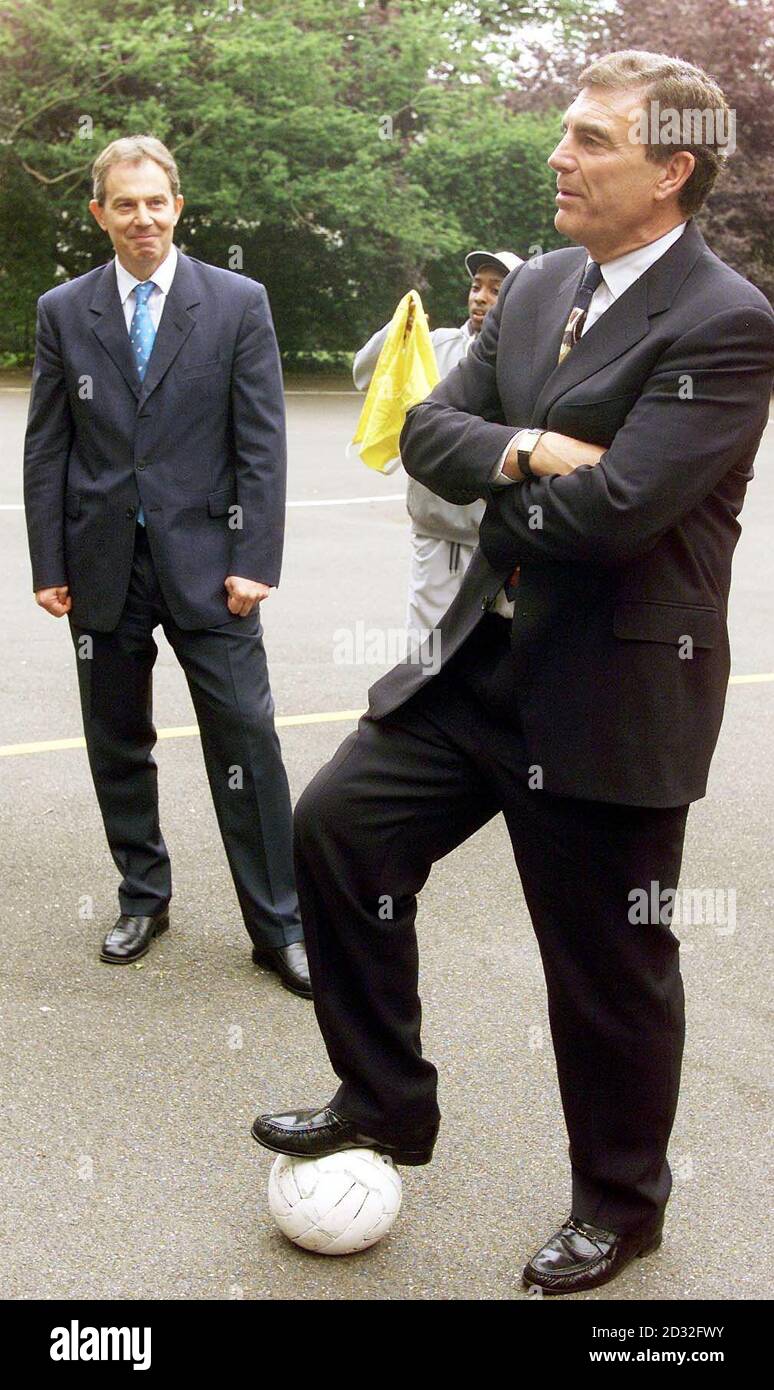 Prime Minister Tony Blair with former West Ham and England footballer Trevor Brooking during a visit to the Rockingham Estate Play Association at the Elephant and Castle in SE London.  The Prime Minister was there to promote the government's expansion of a scheme to keep youngsters off the street in 10 crime hot-spot areas. Stock Photo