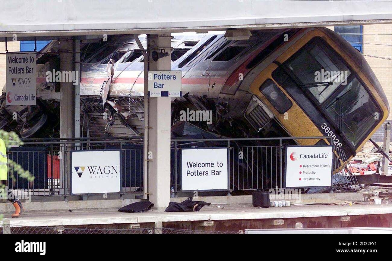 Potters bar rail crash anniversary hires stock photography and images