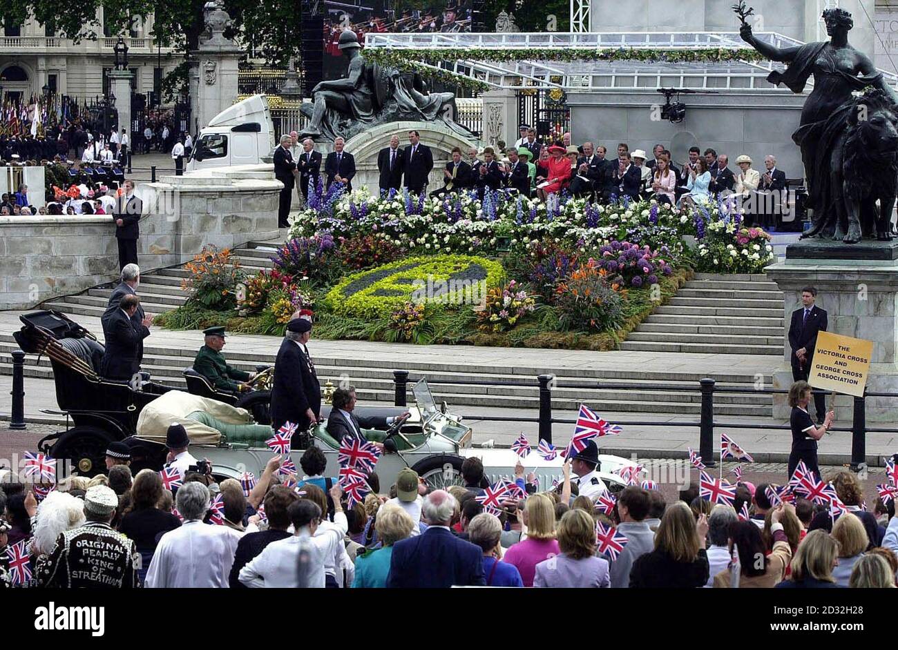 elizabeth mall hours