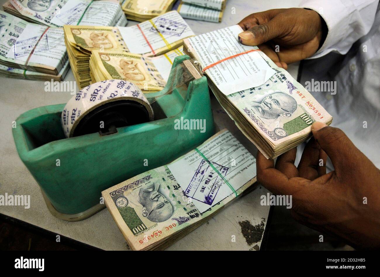 Page 9 Rupee Dollar High Resolution Stock Photography And Images Alamy