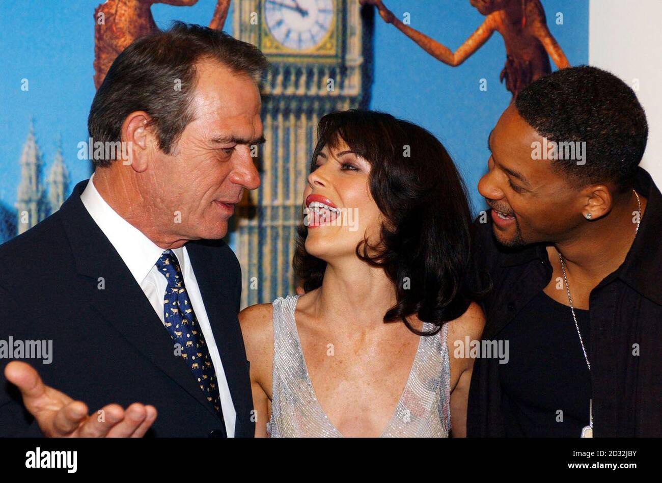 Actress Lara Flynn Boyle flanked by actors Tommy Lee Jones (left) and Will Smith during a photocall at the BAFTA offices in London's Piccadilly, to promote their new film 'Men In Black 2'. 22/07/02 : Lara Flynn Boyle, with actors Tommy Lee Jones (left) and Will Smith (right). Men in Black II star Lara has said she felt she was in her prime at 32 and was not looking forward to ageing. The actress, who shot to fame in director David Lynch's cult television series Twin Peaks, said she felt that Hollywood still favoured women in their 20s. I know I may be running out of time. There are just not Stock Photo