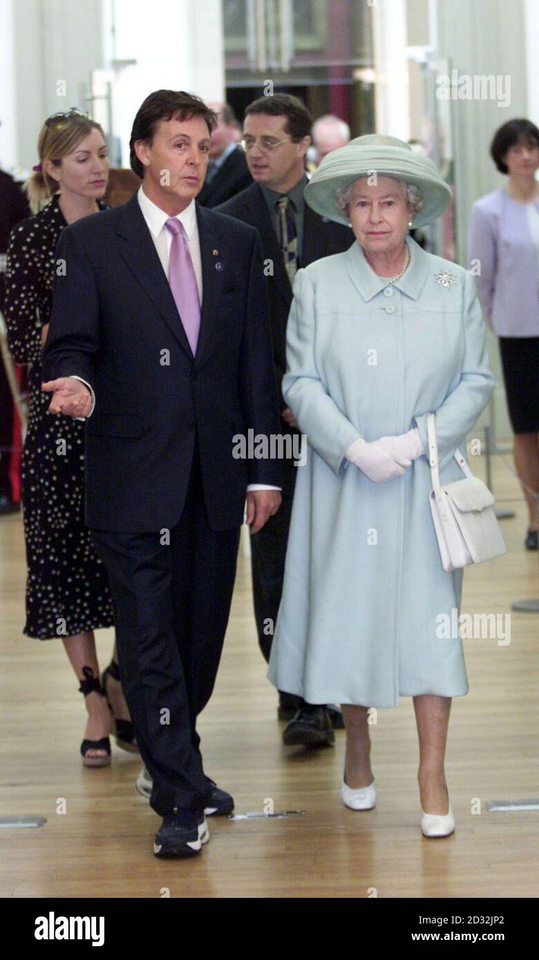 Sir Paul McCartney, with his wife, Heather Mills, shows Britain's Queen Elizabeth II his paintings during a visit to the Walker Art Gallery in Liverpool where he has an exhibition on display. *...Earlier the Queen had opened Liverpool's John Lennon Airport as she continued her Jubilee tour of the North West and later she was due to open the Commonwealth Games in Manchester. Stock Photo