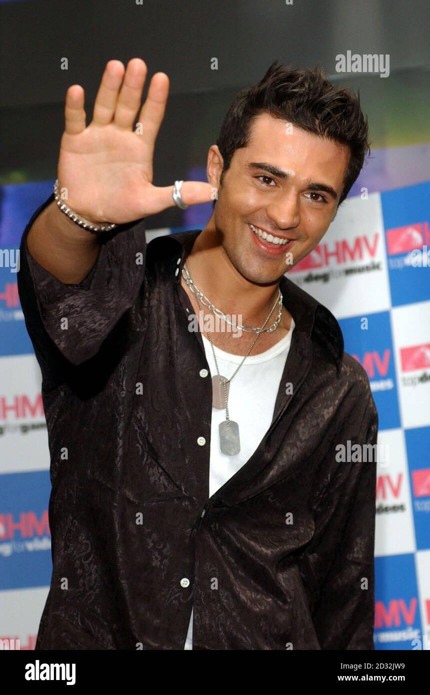 Pop Idol's Darius Danesh during a photocall at the HMV store in London's Oxford Street, where he signed copies of his debut single 'Colourblind'.   Stock Photo