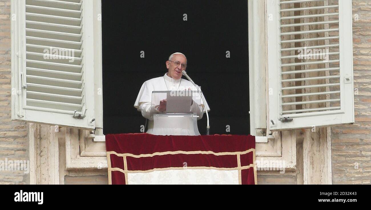 Pope window vatican hi-res stock photography and images - Alamy