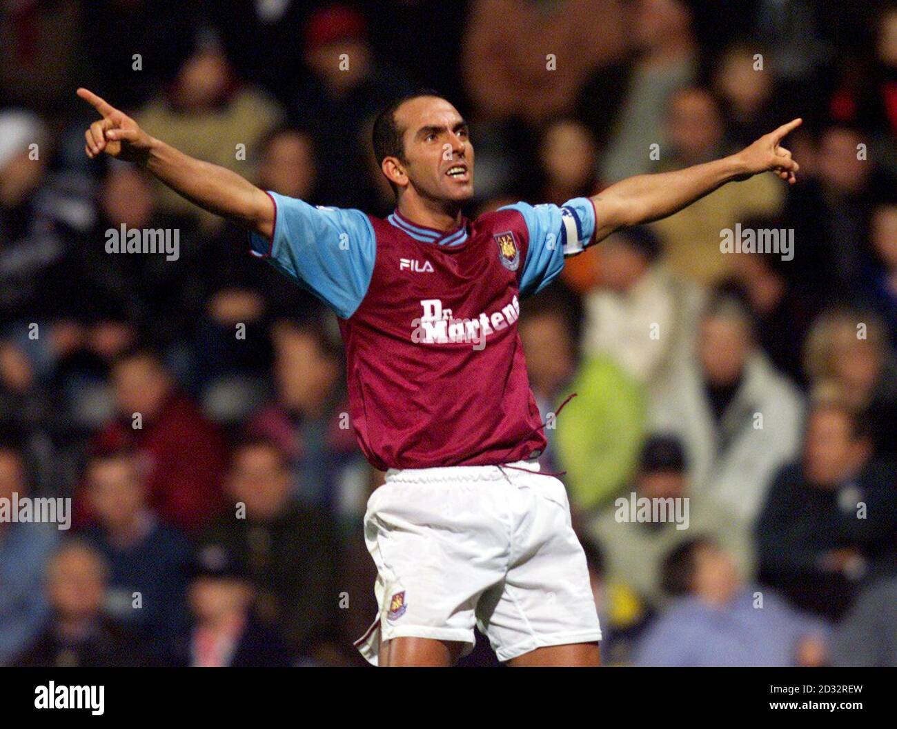 Paolo Di Canio celebrates after West Ham's 1-0 victory in tonight's Barclaycard Premiership match at Loftus Road, London. THIS PICTURE CAN ONLY BE USED WITHIN THE CONTEXT OF AN EDITORIAL FEATURE. NO WEBSITE/INTERNET USE UNLESS SITE IS REGISTERED WITH FOOTBALL ASSOCIATION PREMIER LEAGUE. Stock Photo