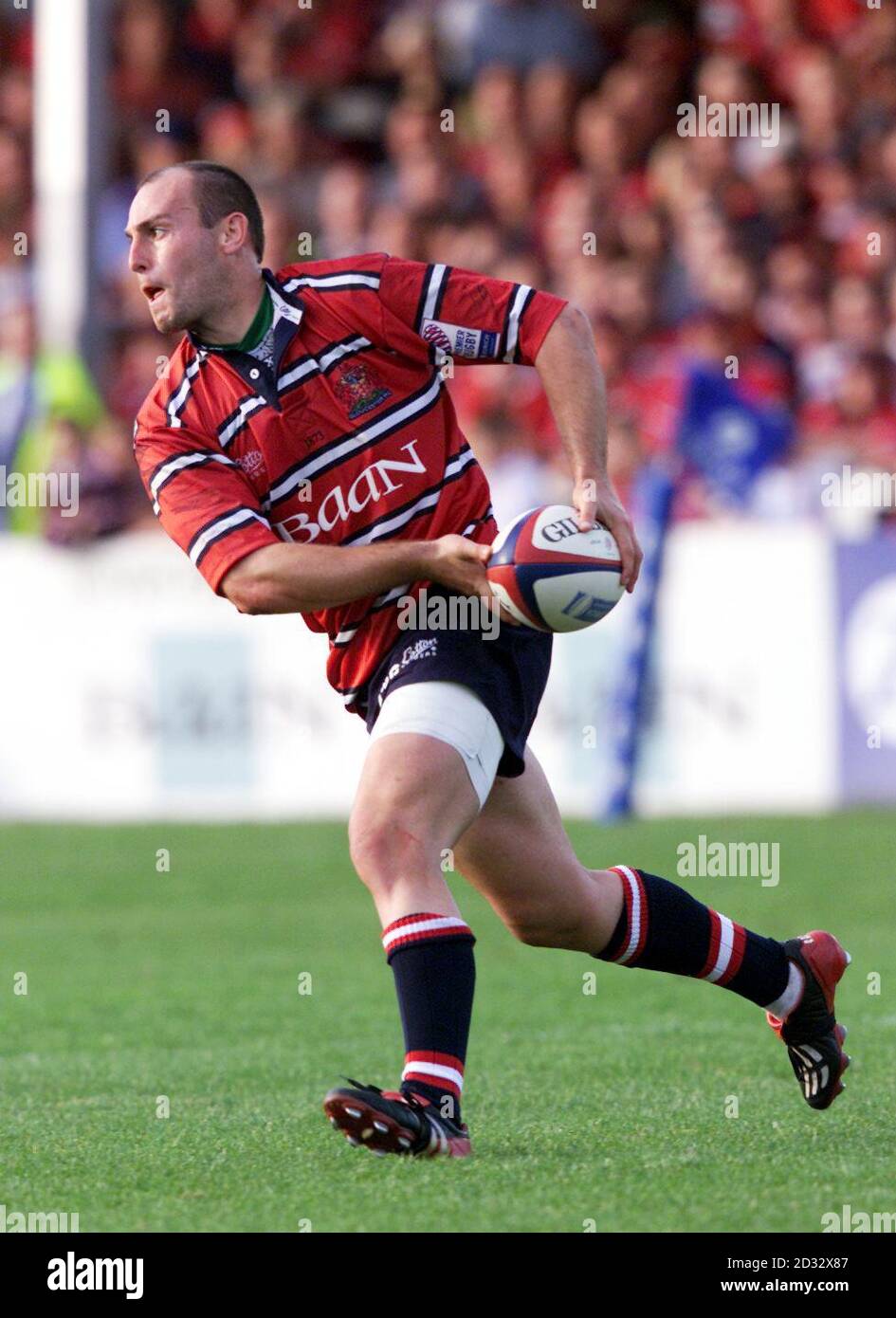 Ludovic Mercier in action for Gloucester against Saracens during the Zurich Premiership match at Kingsholm, Gloucester. Gloucester defeated Saracens 44-14. Stock Photo