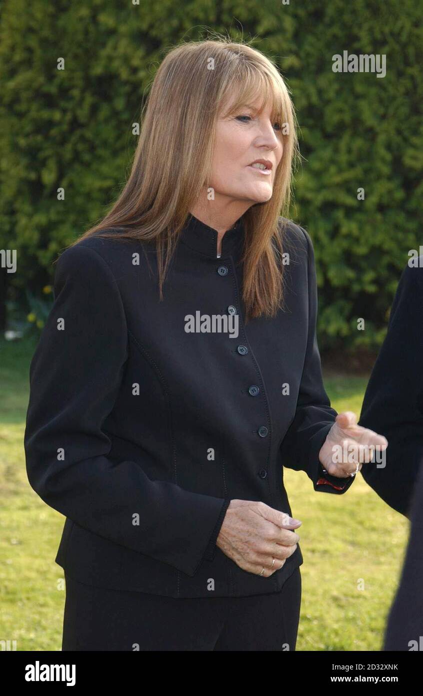 Singer Sandie Shaw, arrives at the Kent and Sussex Crematorium, Tunbridge Wells, Kent, for the funeral of Adam Faith, who died from a heart attack.Faith, who lived in the village of Tudeley in Kent, leaves a wife, Jackie, and daughter Katya, aged 32. Stock Photo