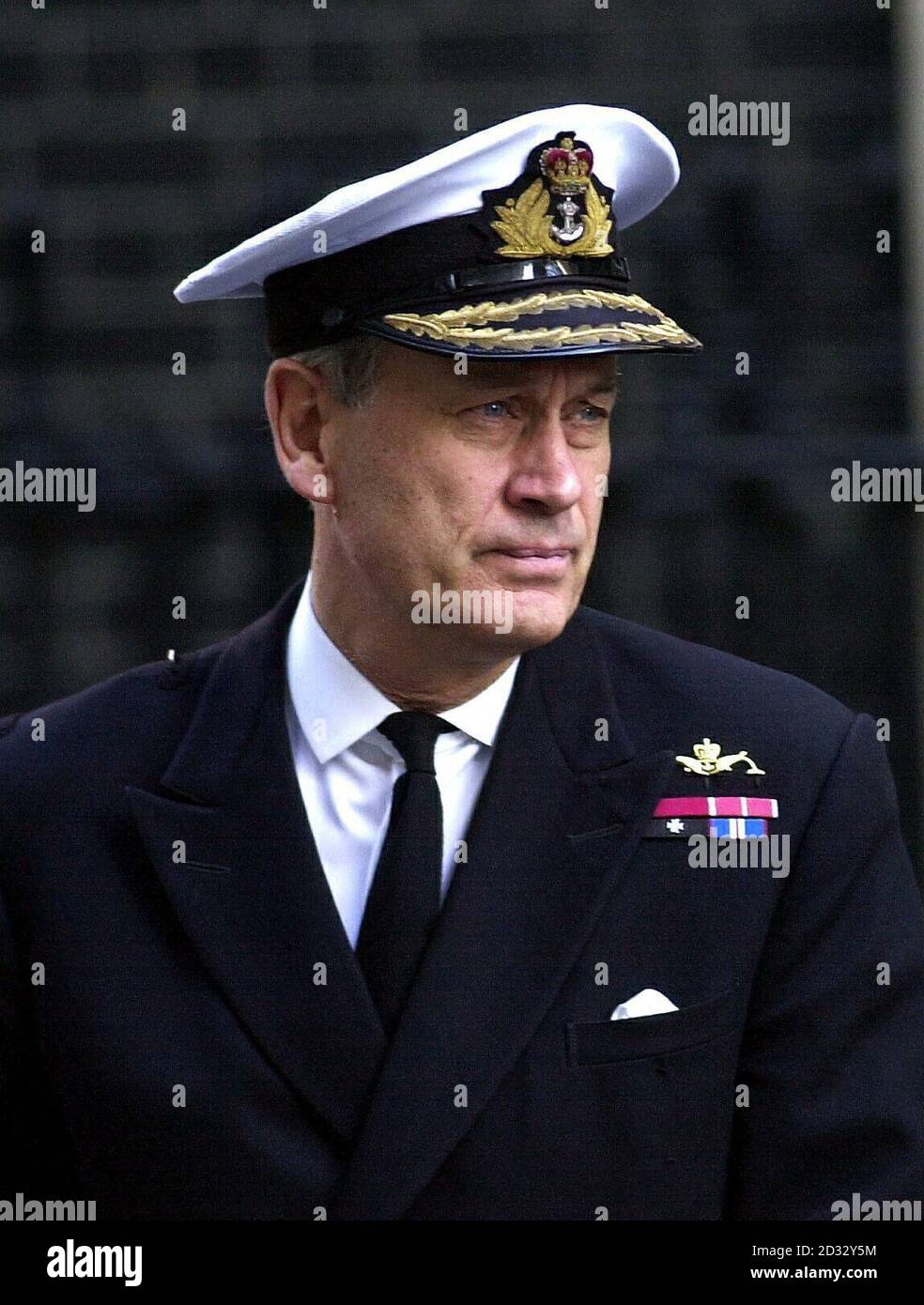 The Chief of the Defence Staff, Admiral Sir Michael Boyce leaves no 10 Downing Street after a war cabinet meeting. Stock Photo
